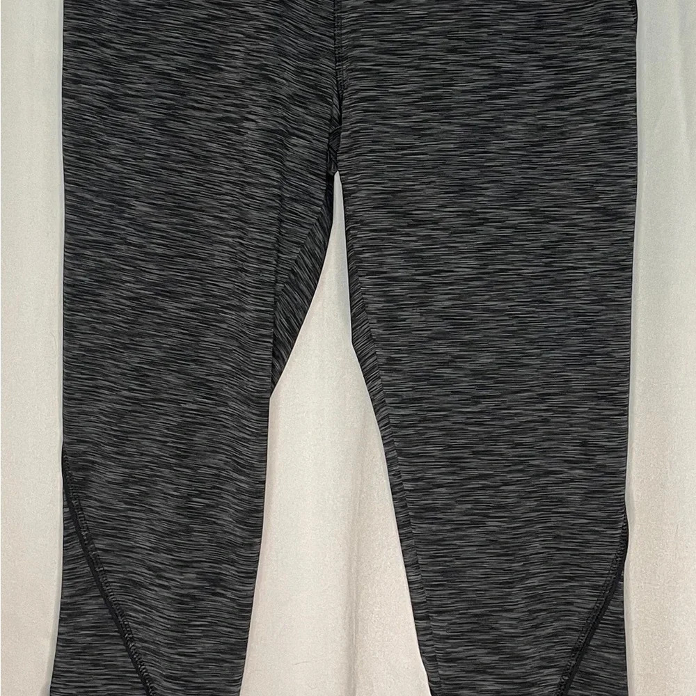Avia Gray Athetlicwear Cropped Leggings